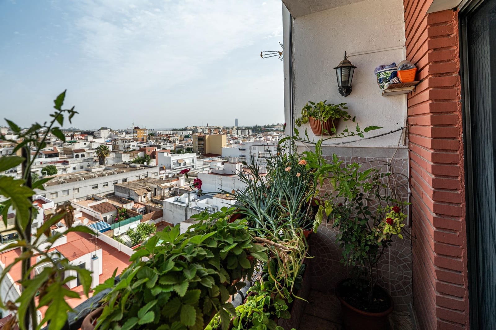 3 bedroom Flat for sale in San Juan de Aznalfarache - € 120,000 (Ref: 9922397)