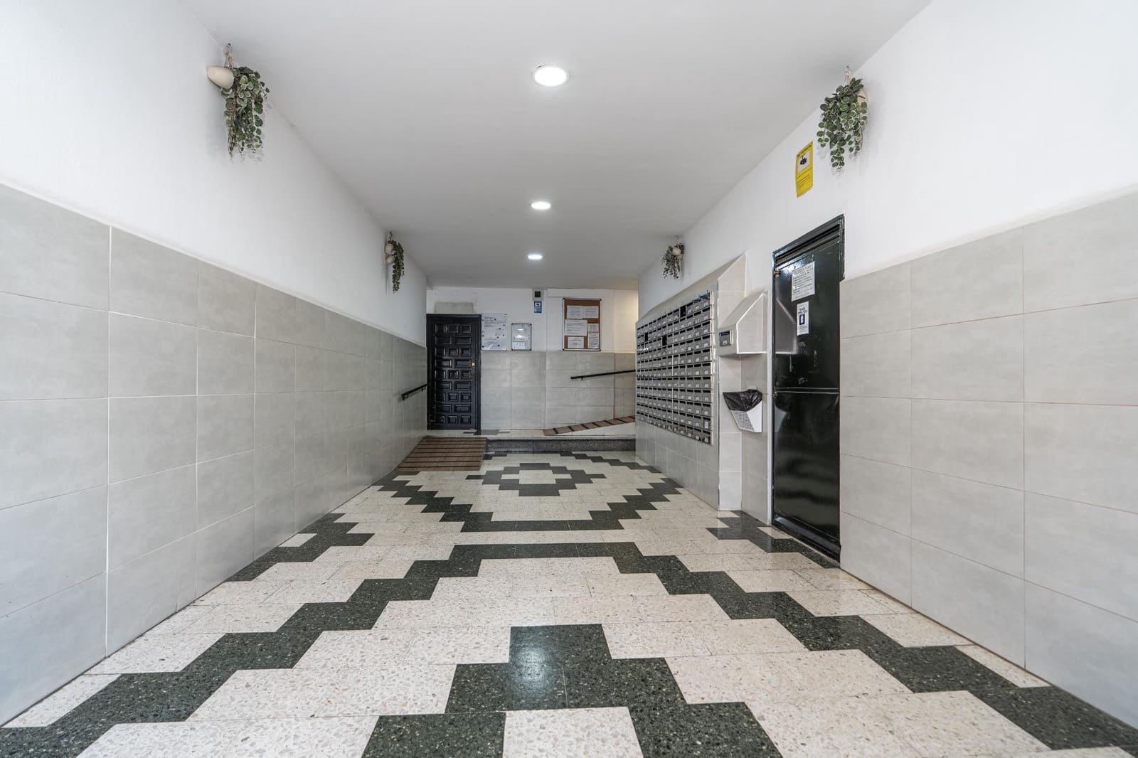 3 bedroom Flat for sale in San Juan de Aznalfarache - € 120,000 (Ref: 9922397)