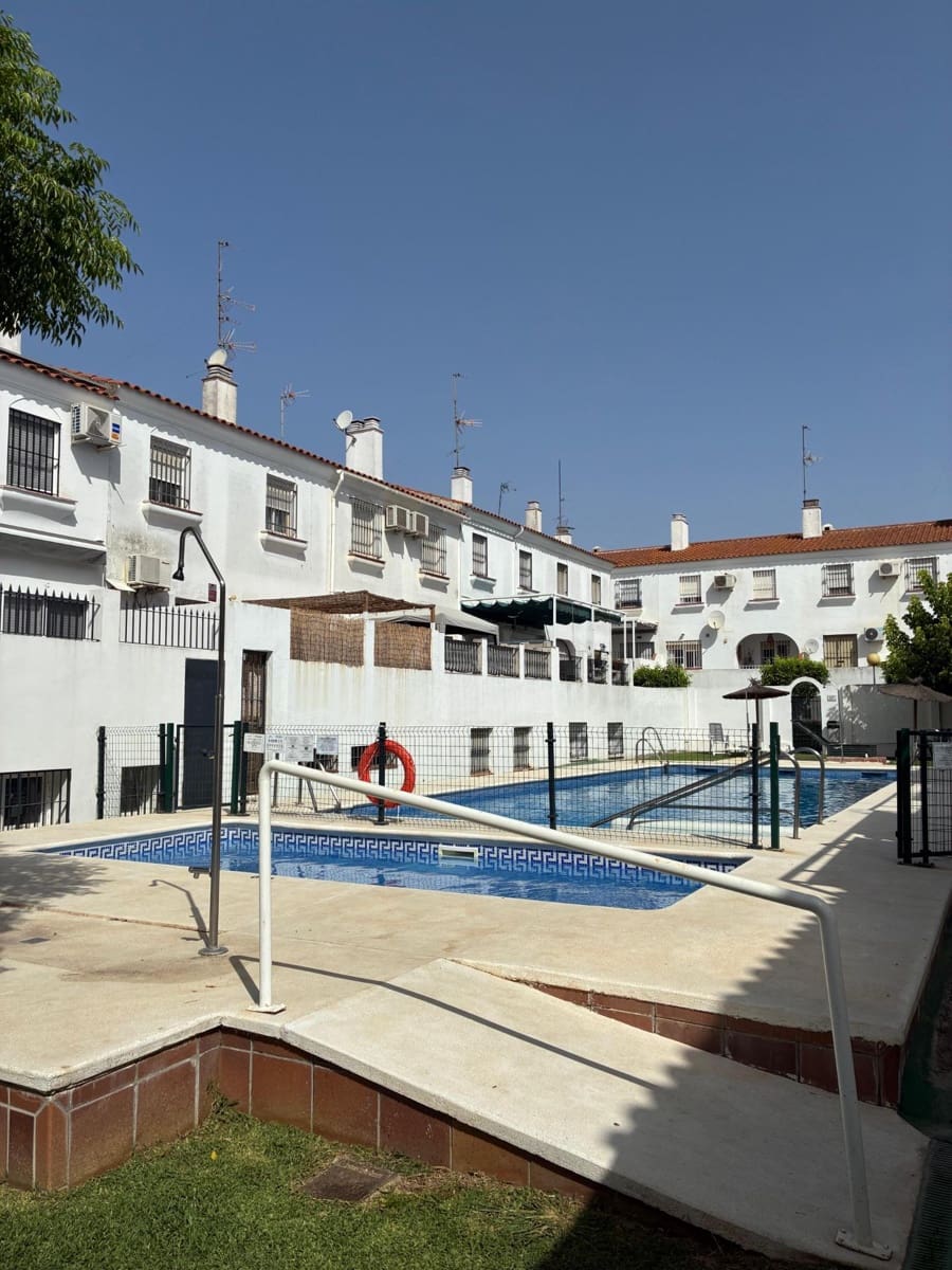 5 bedroom Terraced Villa for sale in Mairena del Aljarafe with pool - € 305,000 (Ref: 9922398)