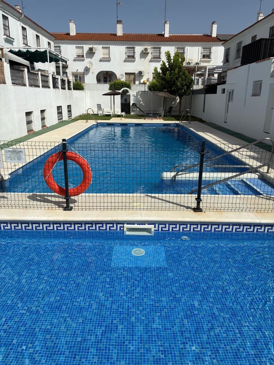 5 bedroom Terraced Villa for sale in Mairena del Aljarafe with pool - € 305,000 (Ref: 9922398)