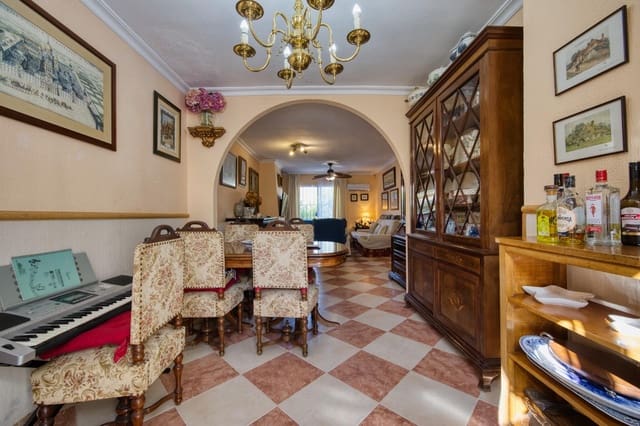 5 sovrum Radhus till salu i Mairena del Aljarafe med pool - 305 000 € (Ref: 9922398)