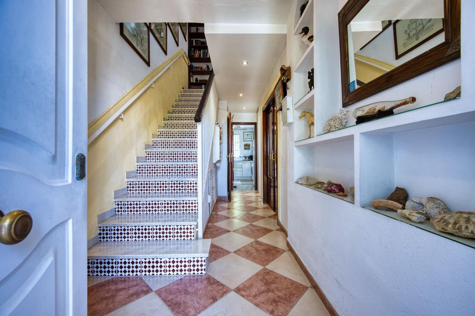 5 bedroom Terraced Villa for sale in Mairena del Aljarafe with pool - € 305,000 (Ref: 9922398)