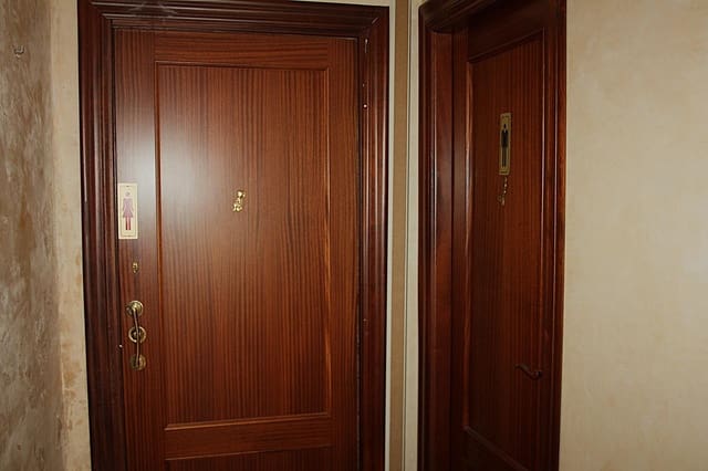 Commercieel te huur in Los Remedios, Sevilla stad - € 3.500 (Ref: 9927517)