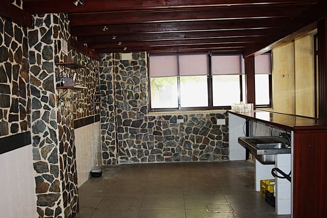Commercieel te huur in Los Remedios, Sevilla stad - € 3.500 (Ref: 9927517)