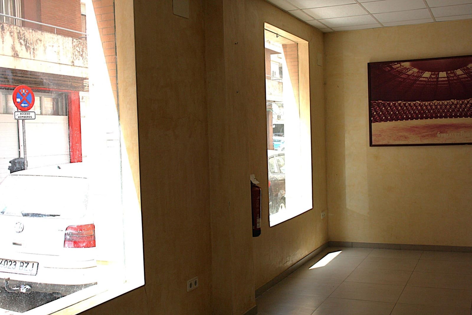 Commercial for rent in Seville city - € 3,000 (Ref: 9927517)
