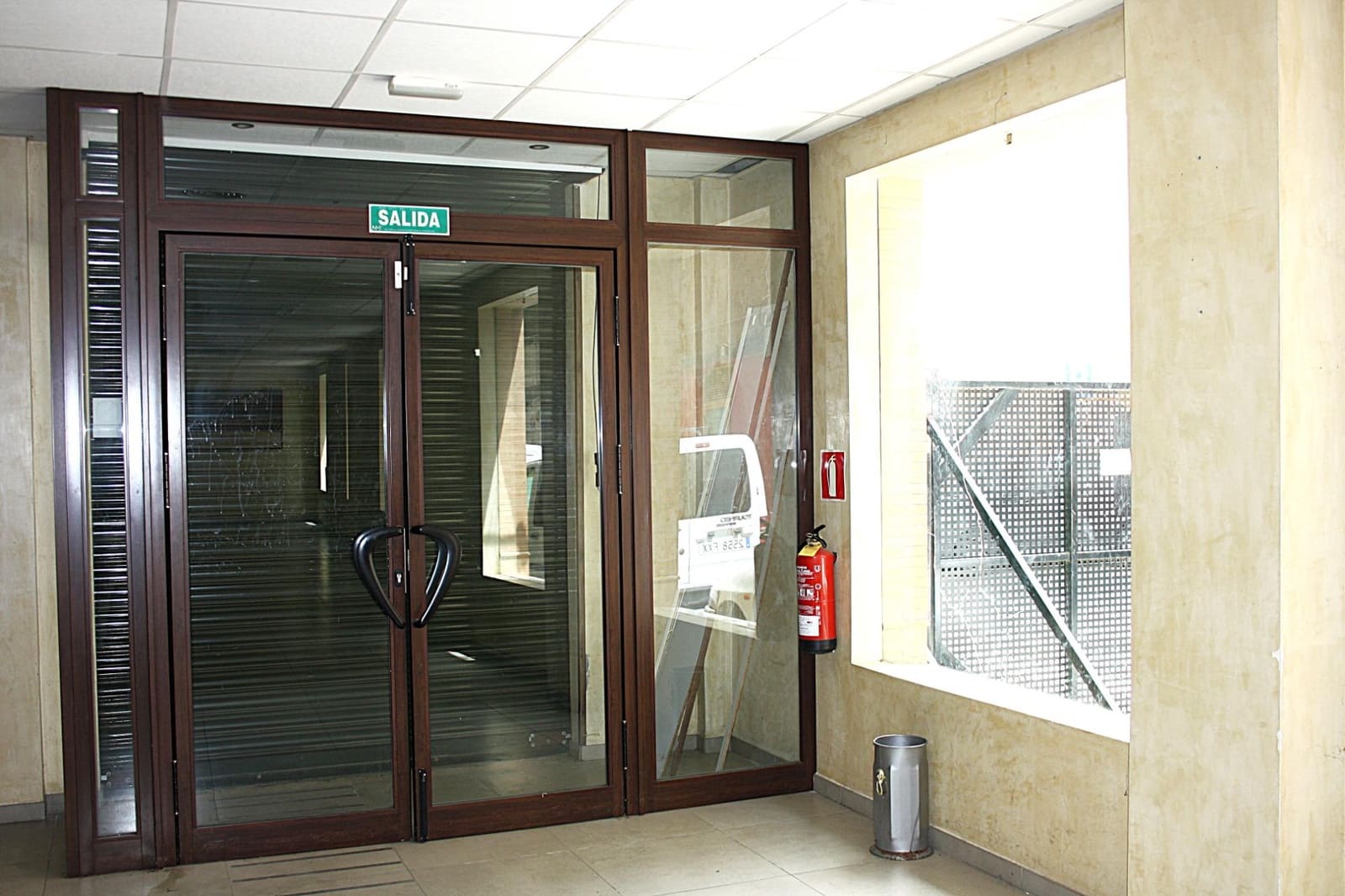Commercial for rent in Seville city - € 3,000 (Ref: 9927517)