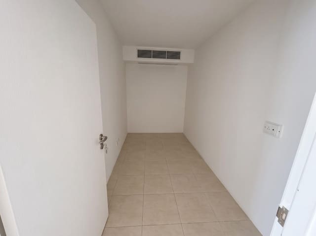2 slaapkamer Commercieel te huur in Los Remedios, Sevilla stad - € 700 (Ref: 9927518)