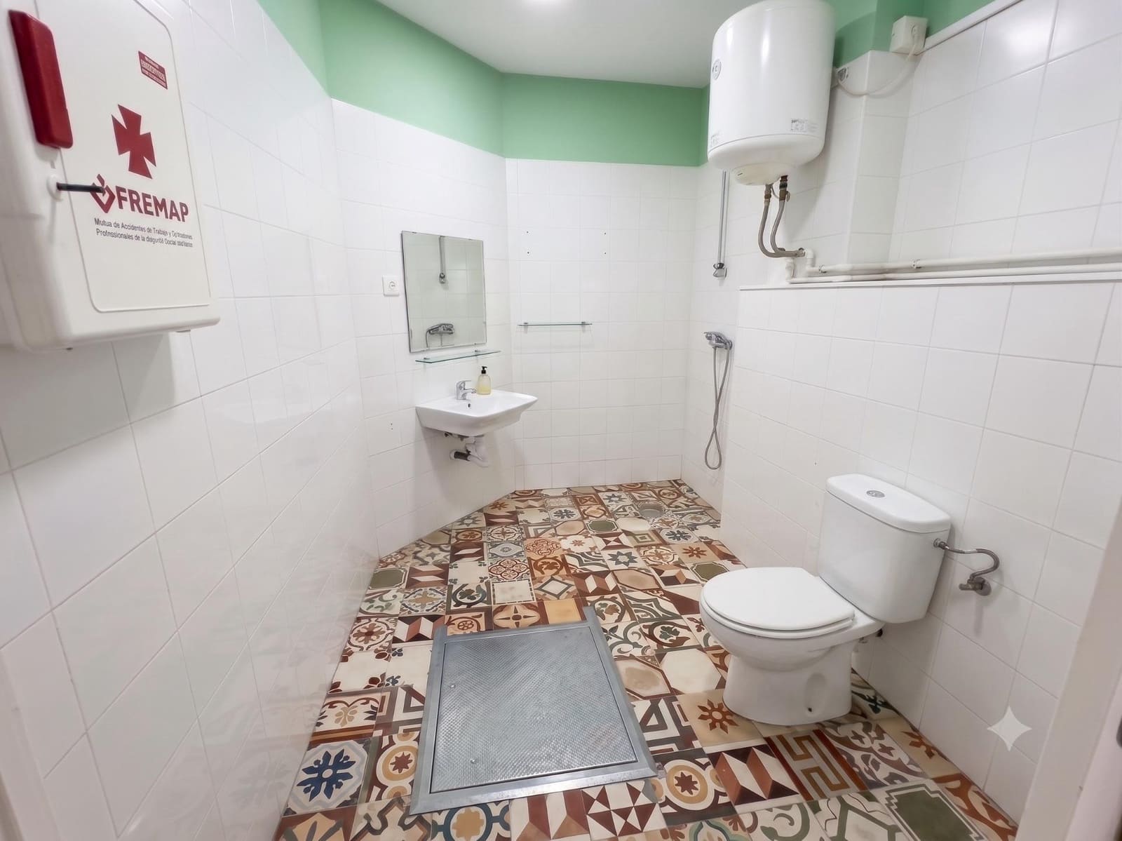 2 bedroom Commercial for rent in Seville city - € 700 (Ref: 9927518)