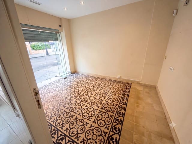 2 slaapkamer Commercieel te huur in Los Remedios, Sevilla stad - € 700 (Ref: 9927518)