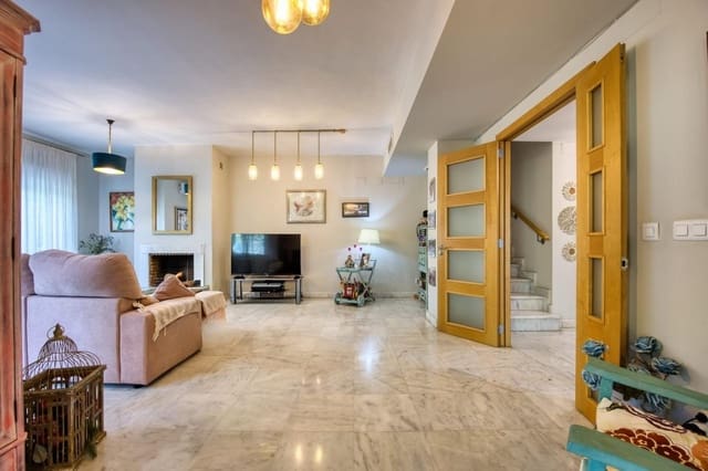 4 slaapkamer Halfvrijstaande villa te koop in Espartinas met zwembad garage - € 360.000 (Ref: 9940064)