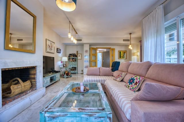 4 slaapkamer Halfvrijstaande villa te koop in Espartinas met zwembad garage - € 360.000 (Ref: 9940064)