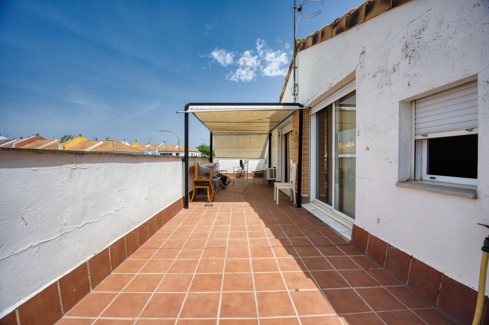 4 quarto Moradia Geminada para venda em Espartinas com piscina garagem - 360 000 € (Ref: 9940064)