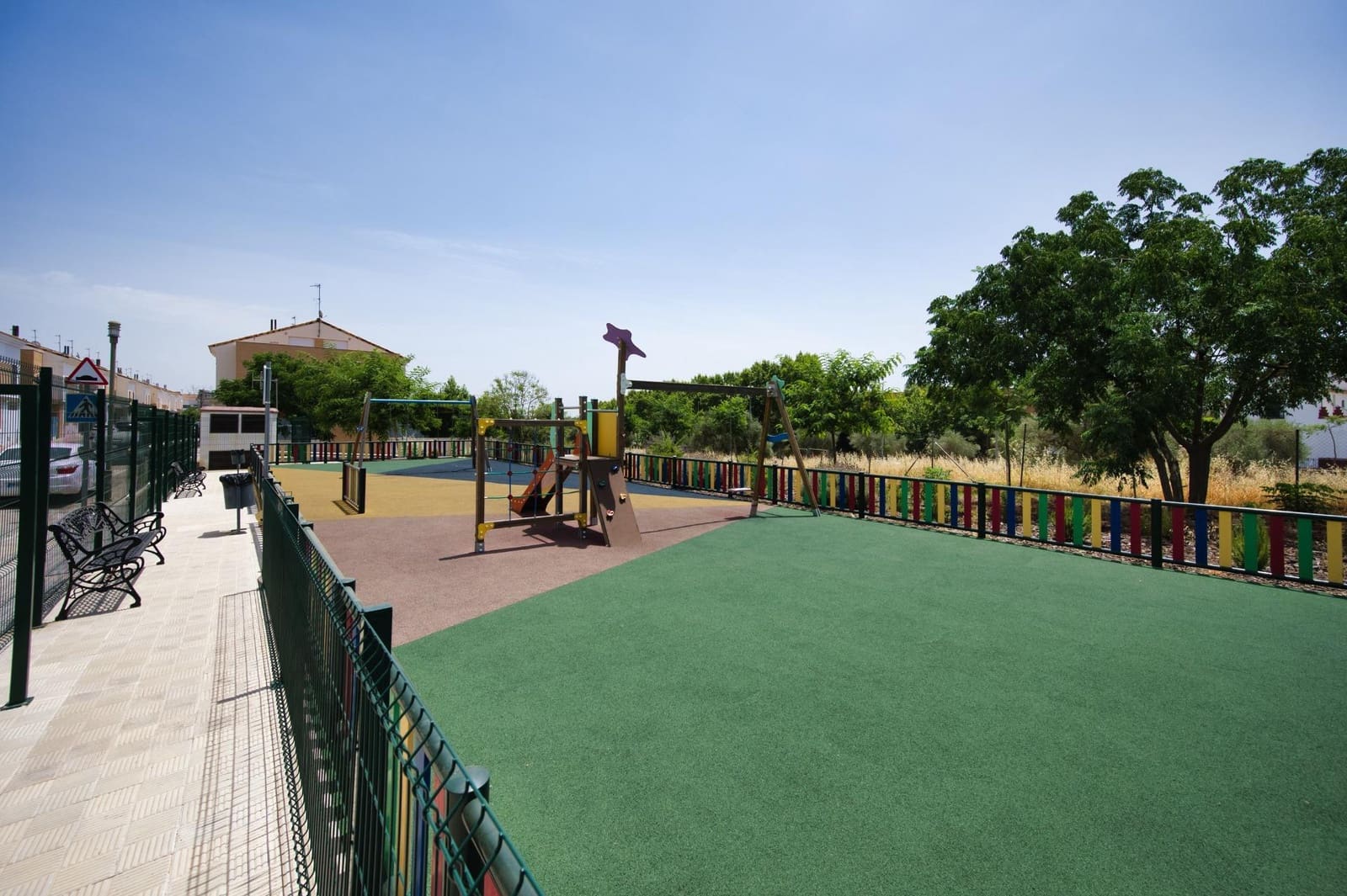 4 quarto Moradia Geminada para venda em Espartinas com piscina garagem - 360 000 € (Ref: 9940064)