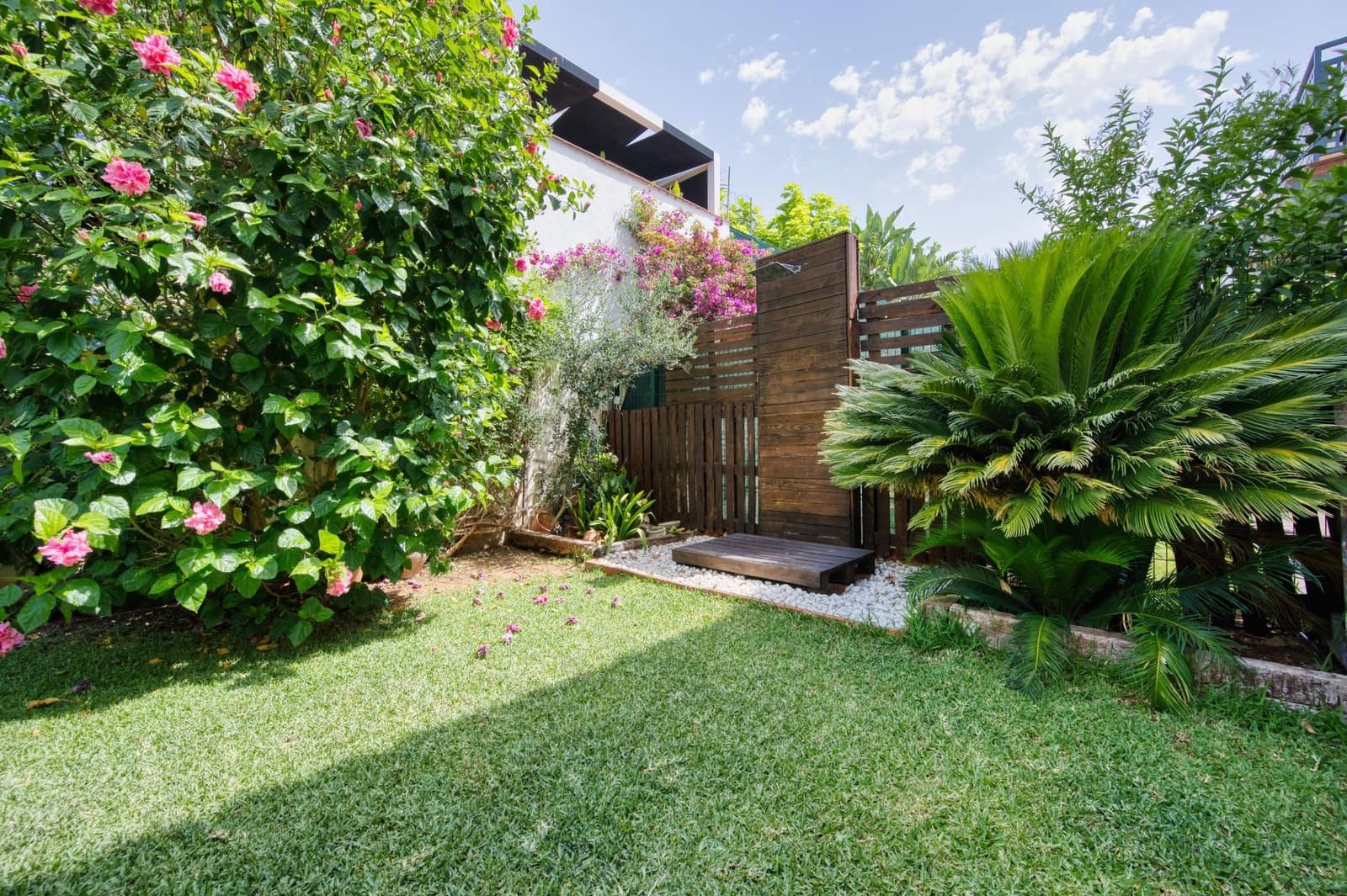 4 quarto Moradia Geminada para venda em Espartinas com piscina garagem - 360 000 € (Ref: 9940064)