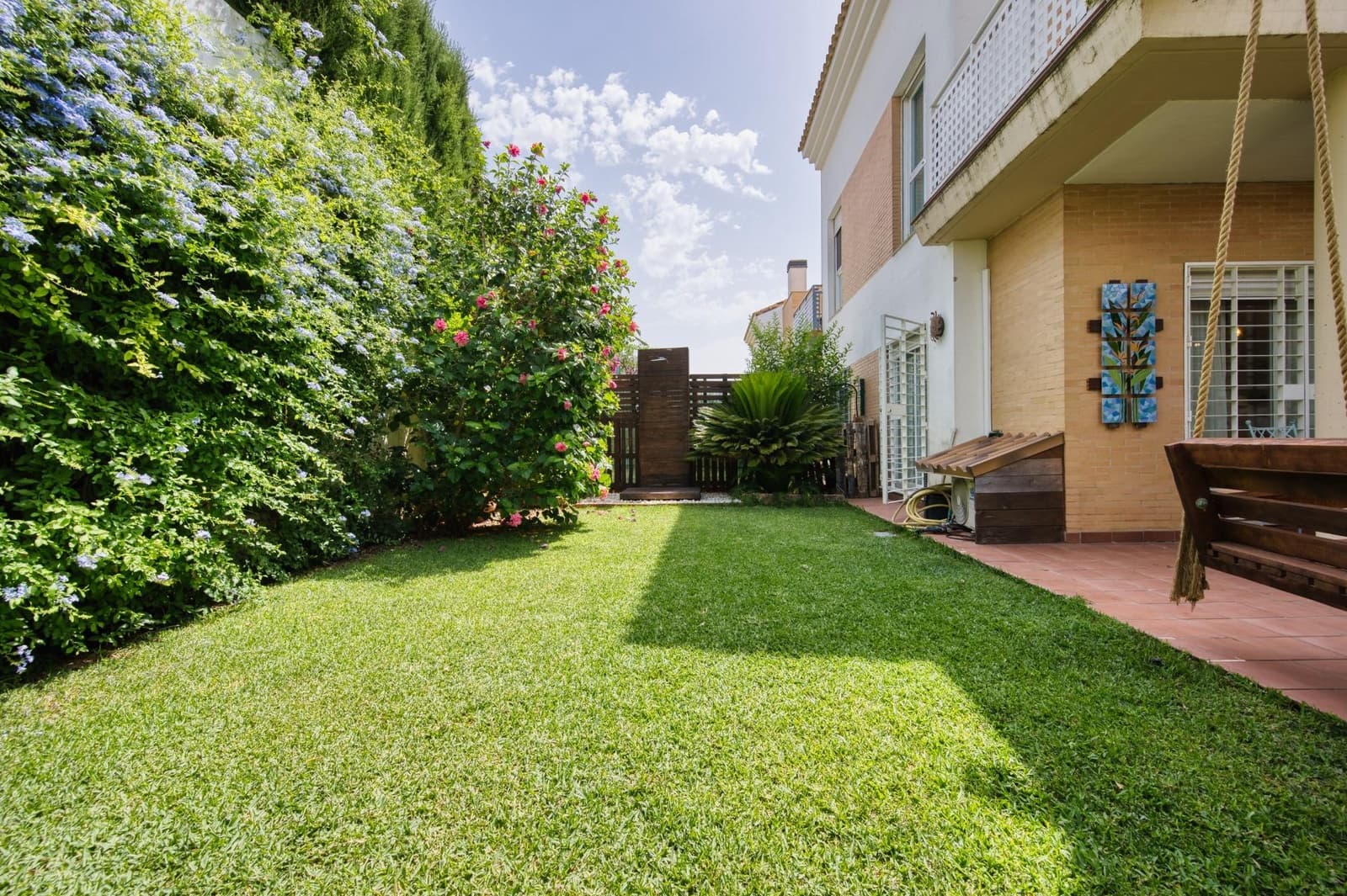 4 quarto Moradia Geminada para venda em Espartinas com piscina garagem - 360 000 € (Ref: 9940064)