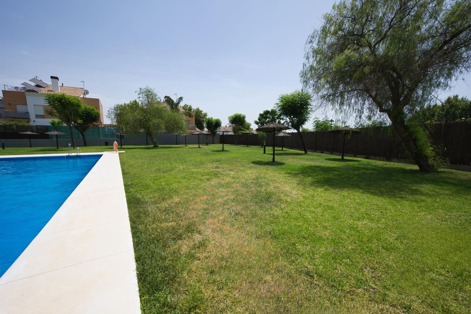 4 bedroom Semi-detached Villa for sale in Espartinas with pool garage - € 360,000 (Ref: 9940064)