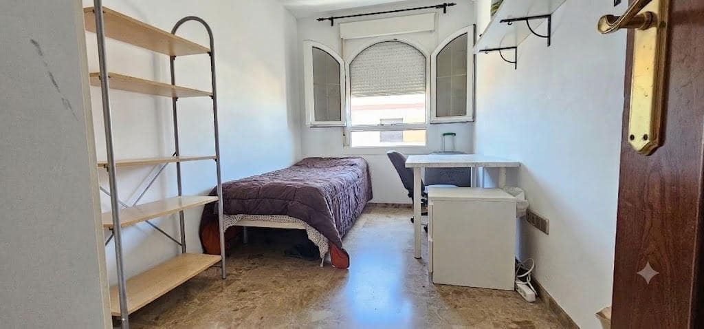 4 camera da letto Appartamento in vendita in Cordova citta con garage - 345.000 € (Rif: 9942613)