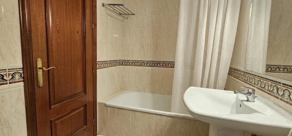 4 bedroom Flat for sale in Cordoba city with garage - € 345,000 (Ref: 9942613)