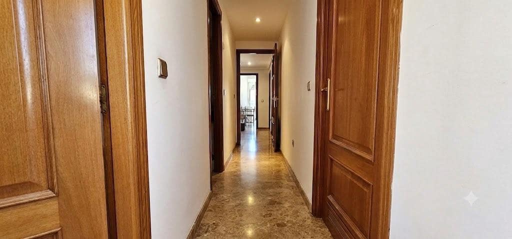 4 bedroom Flat for sale in Cordoba city with garage - € 345,000 (Ref: 9942613)
