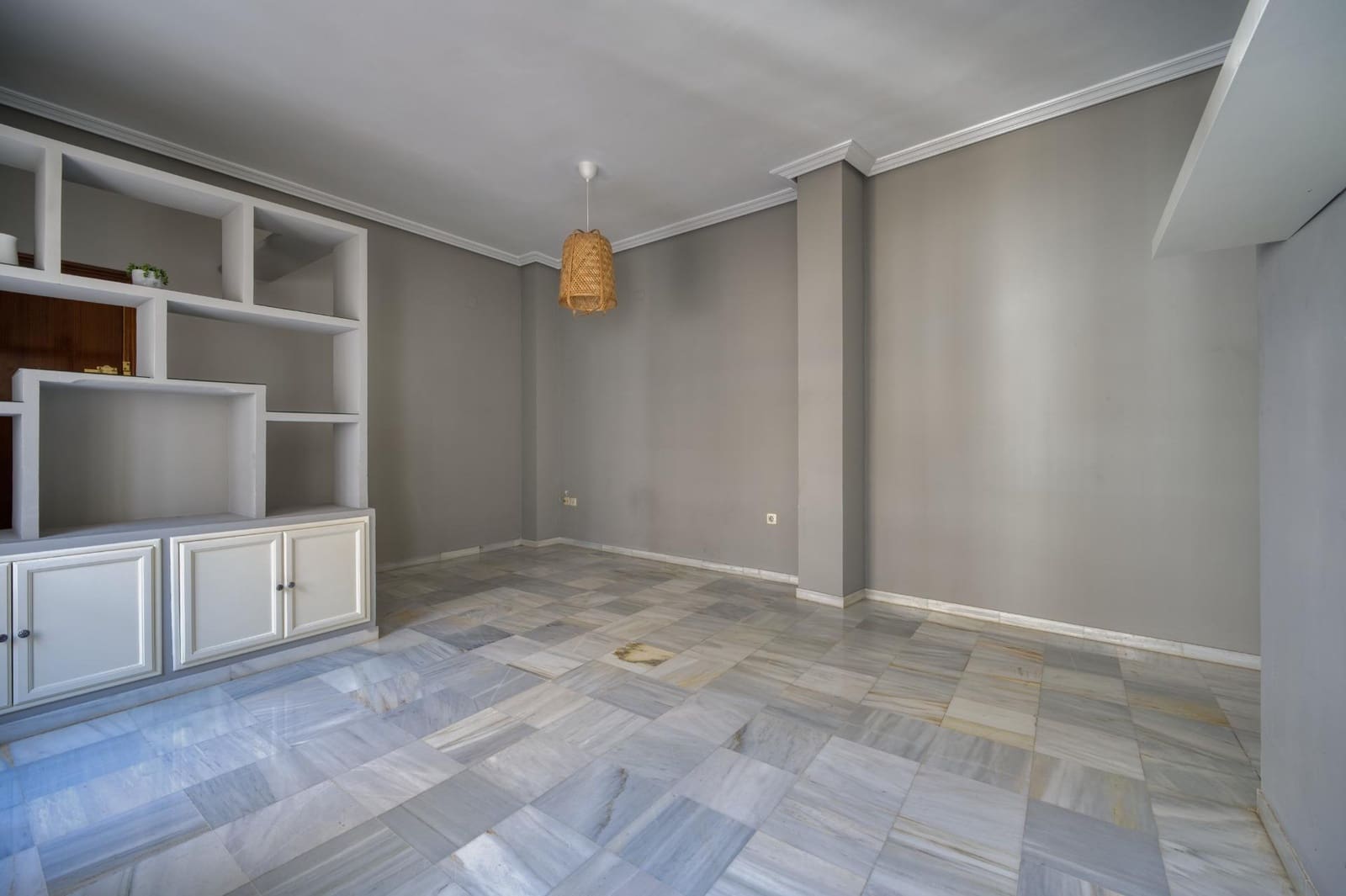 2 bedroom Flat for sale in Seville city with garage - € 320,000 (Ref: 9952719)