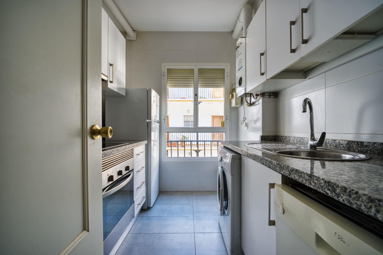 2 bedroom Flat for sale in Seville city with garage - € 320,000 (Ref: 9952719)
