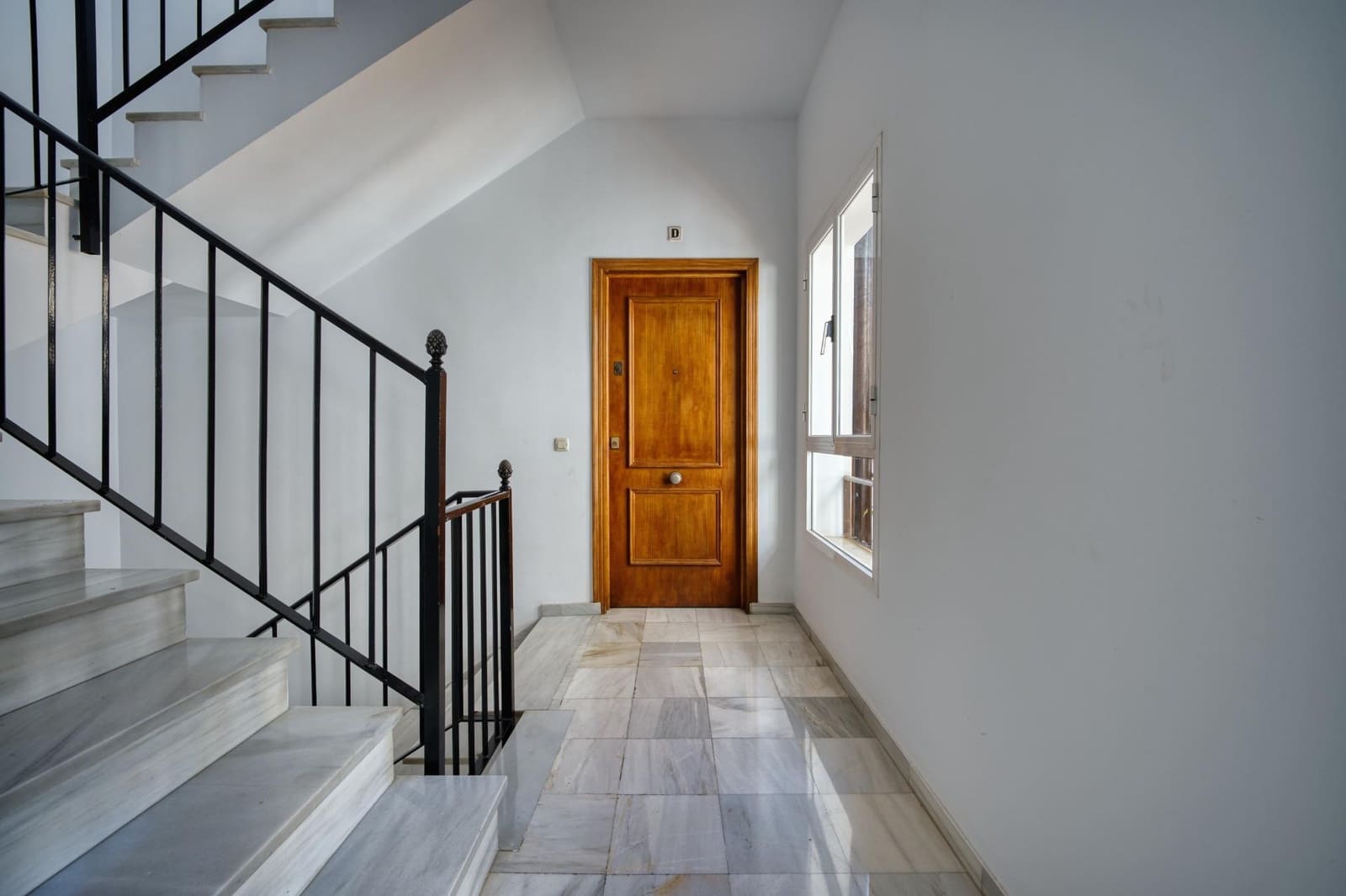 2 bedroom Flat for sale in Seville city with garage - € 320,000 (Ref: 9952719)