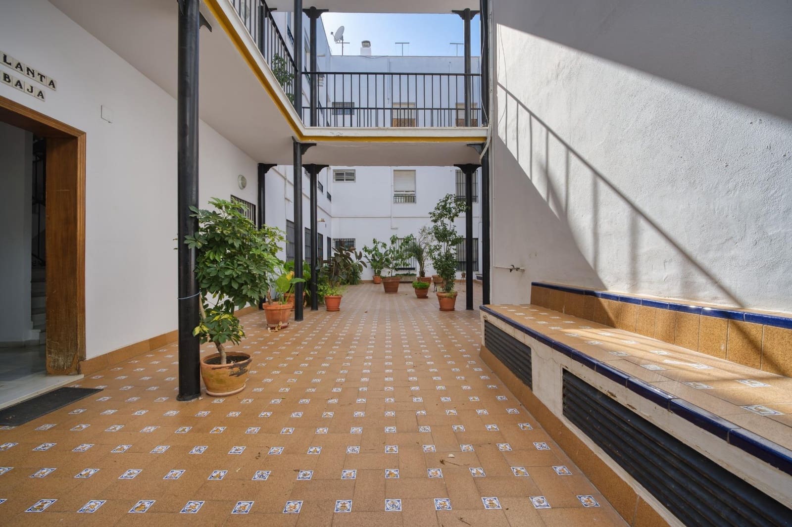 2 bedroom Flat for sale in Seville city with garage - € 320,000 (Ref: 9952719)