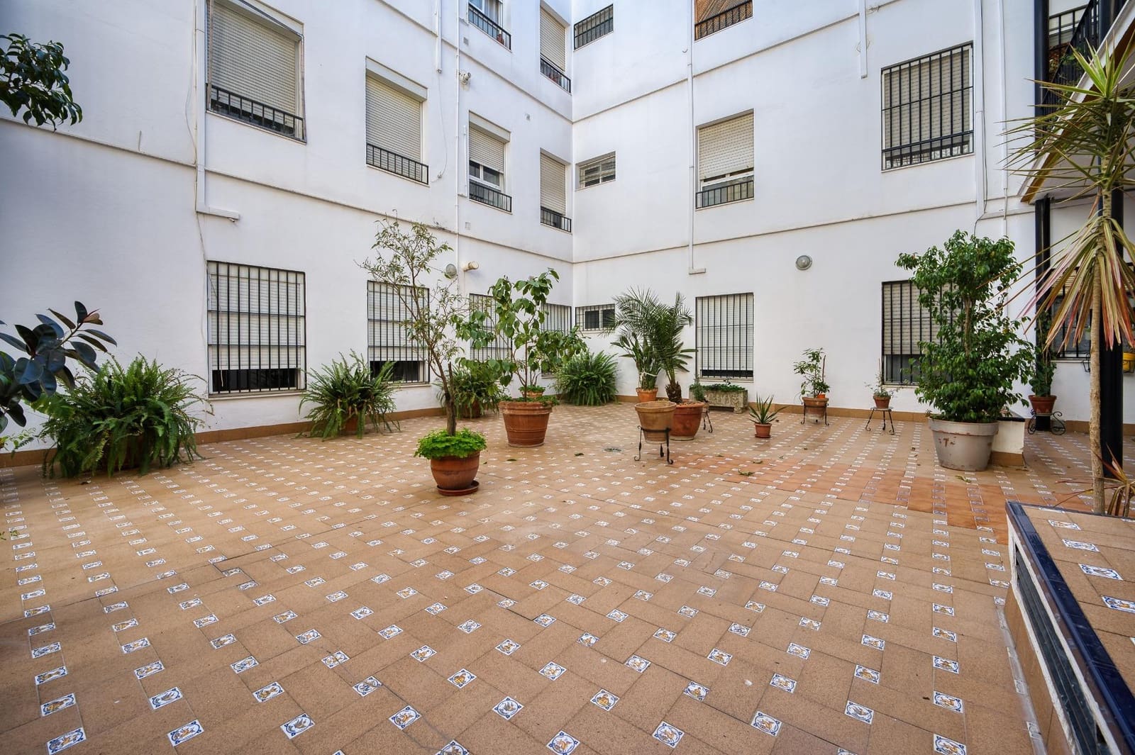2 bedroom Flat for sale in Seville city with garage - € 320,000 (Ref: 9952719)