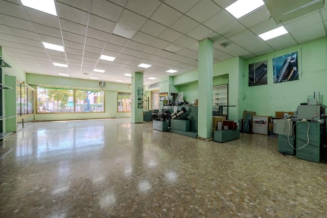 Commerciale in vendita in Dos Hermanas - 229.000 € (Rif: 9962787)