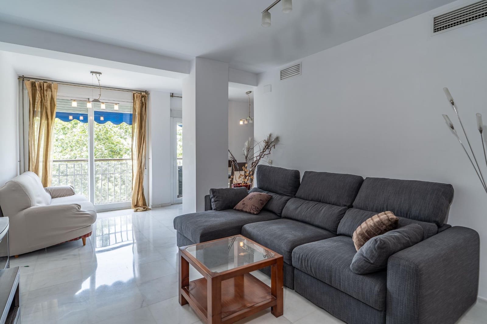 2 bedroom Flat for rent in Seville city with garage - € 1,500 (Ref: 9977418)