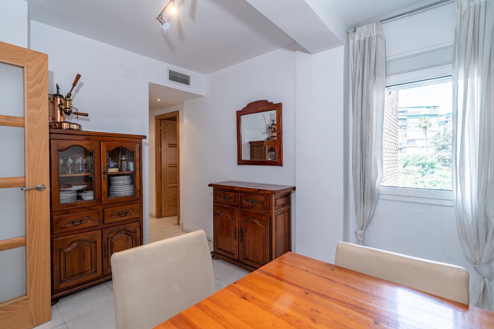2 bedroom Flat for rent in Seville city with garage - € 1,500 (Ref: 9977418)
