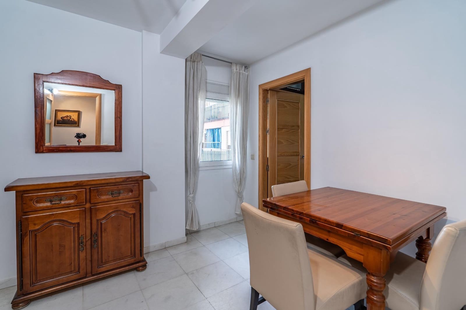 2 bedroom Flat for rent in Seville city with garage - € 1,500 (Ref: 9977418)