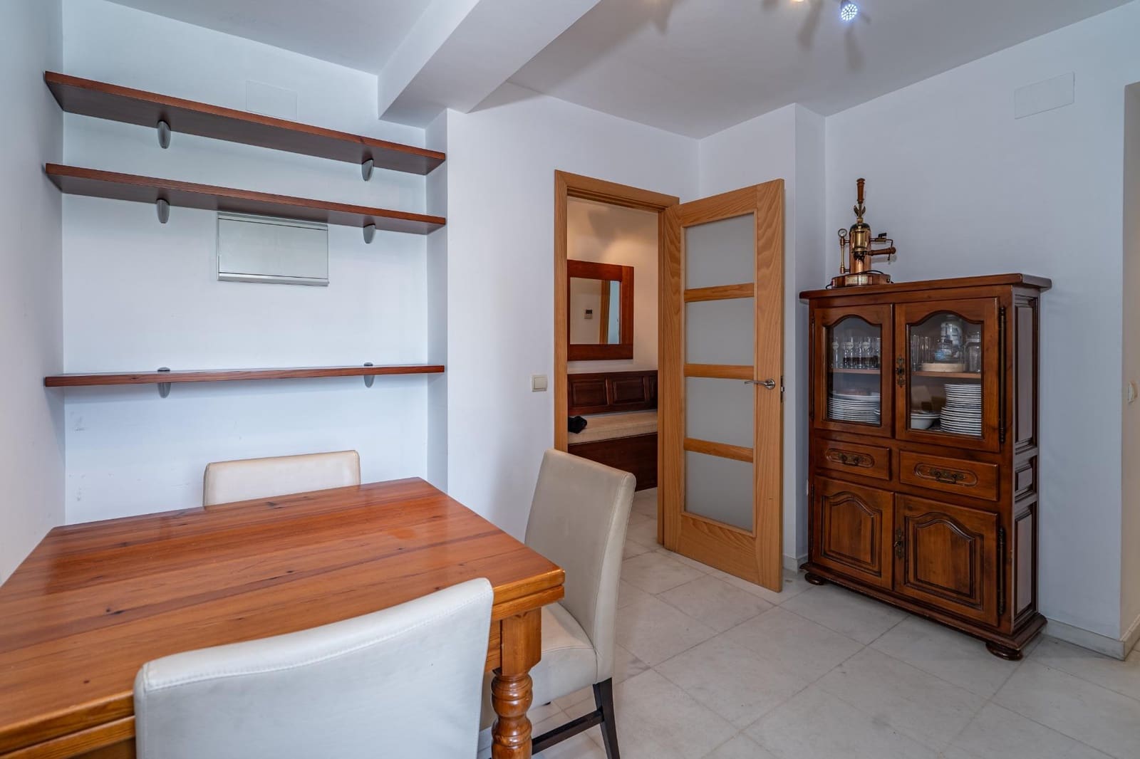 2 bedroom Flat for rent in Seville city with garage - € 1,500 (Ref: 9977418)