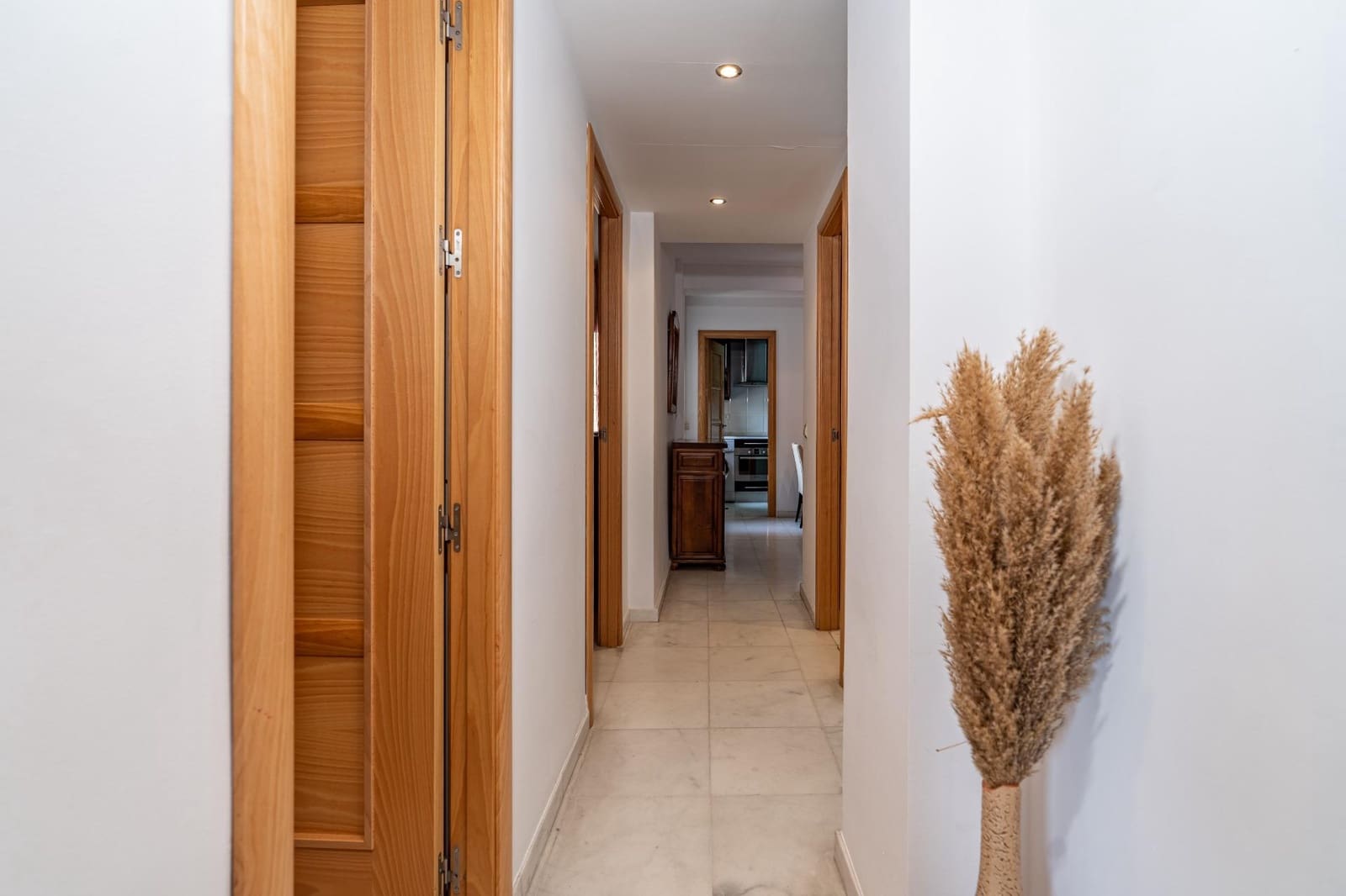 2 bedroom Flat for rent in Seville city with garage - € 1,500 (Ref: 9977418)