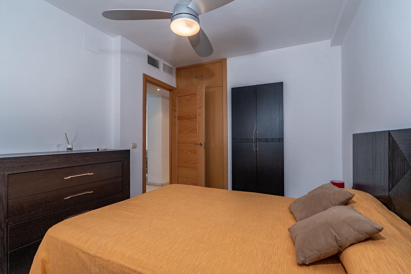 2 bedroom Flat for rent in Seville city with garage - € 1,500 (Ref: 9977418)