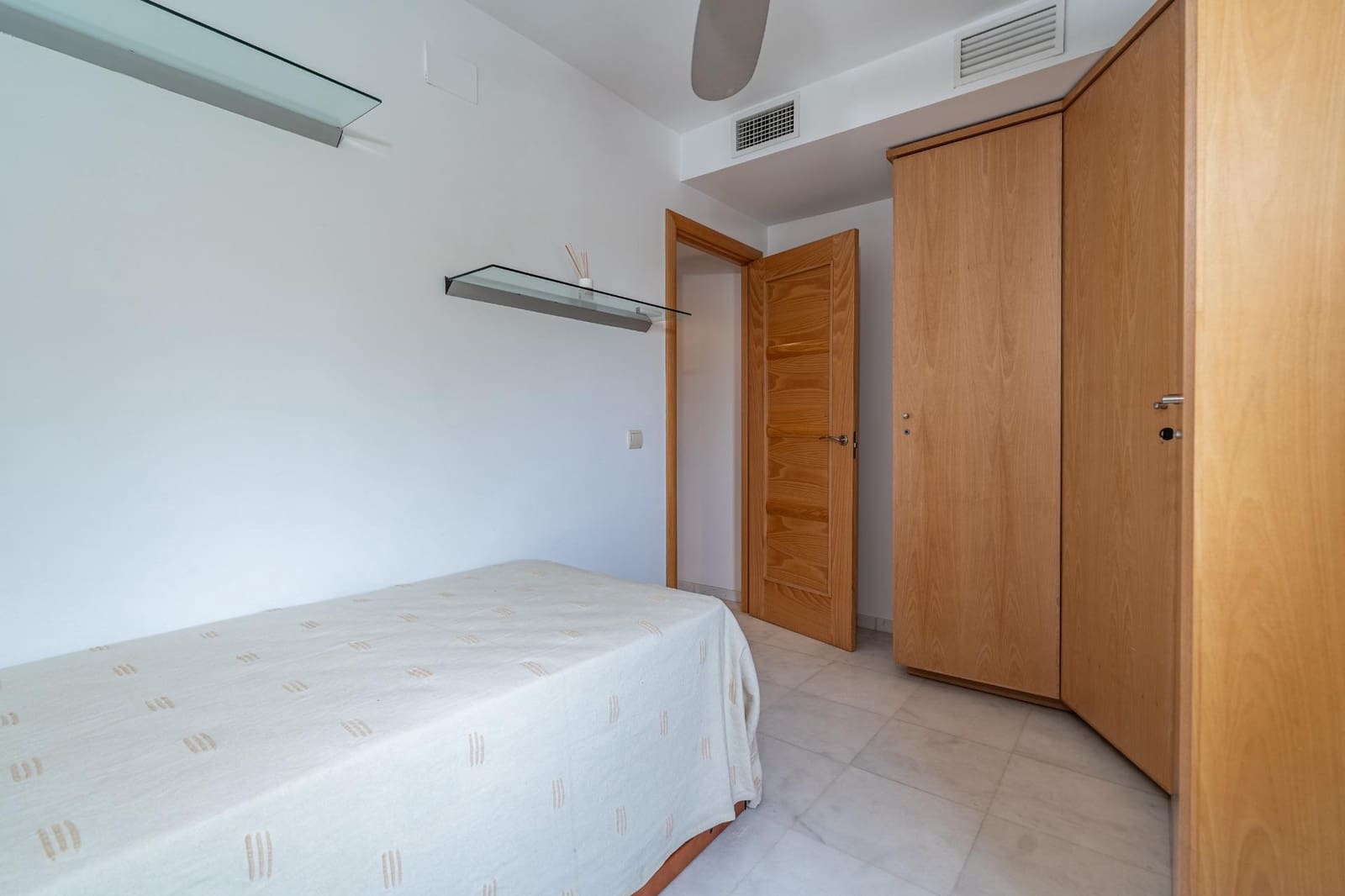 2 bedroom Flat for rent in Seville city with garage - € 1,500 (Ref: 9977418)