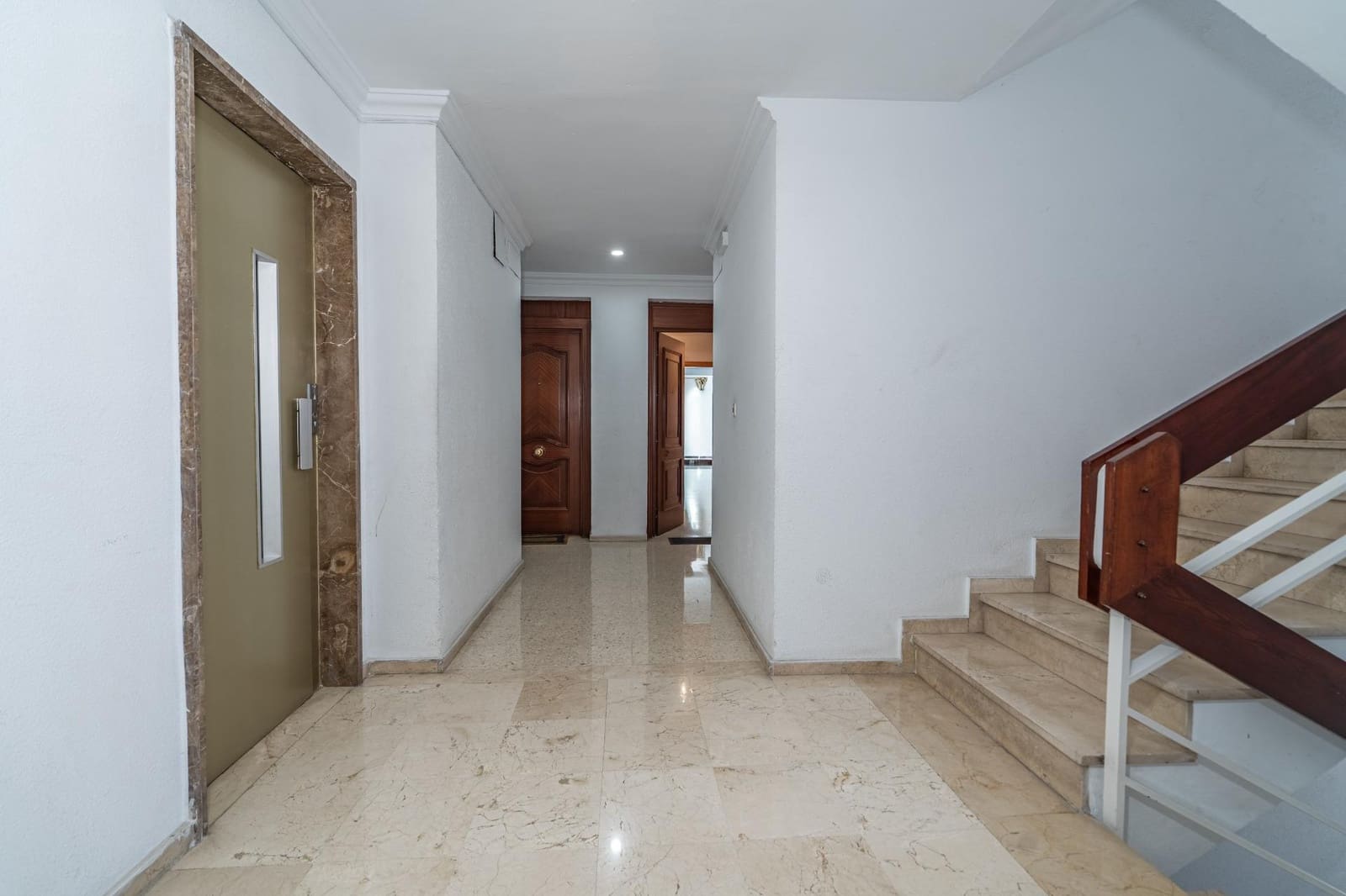 2 bedroom Flat for rent in Seville city with garage - € 1,500 (Ref: 9977418)