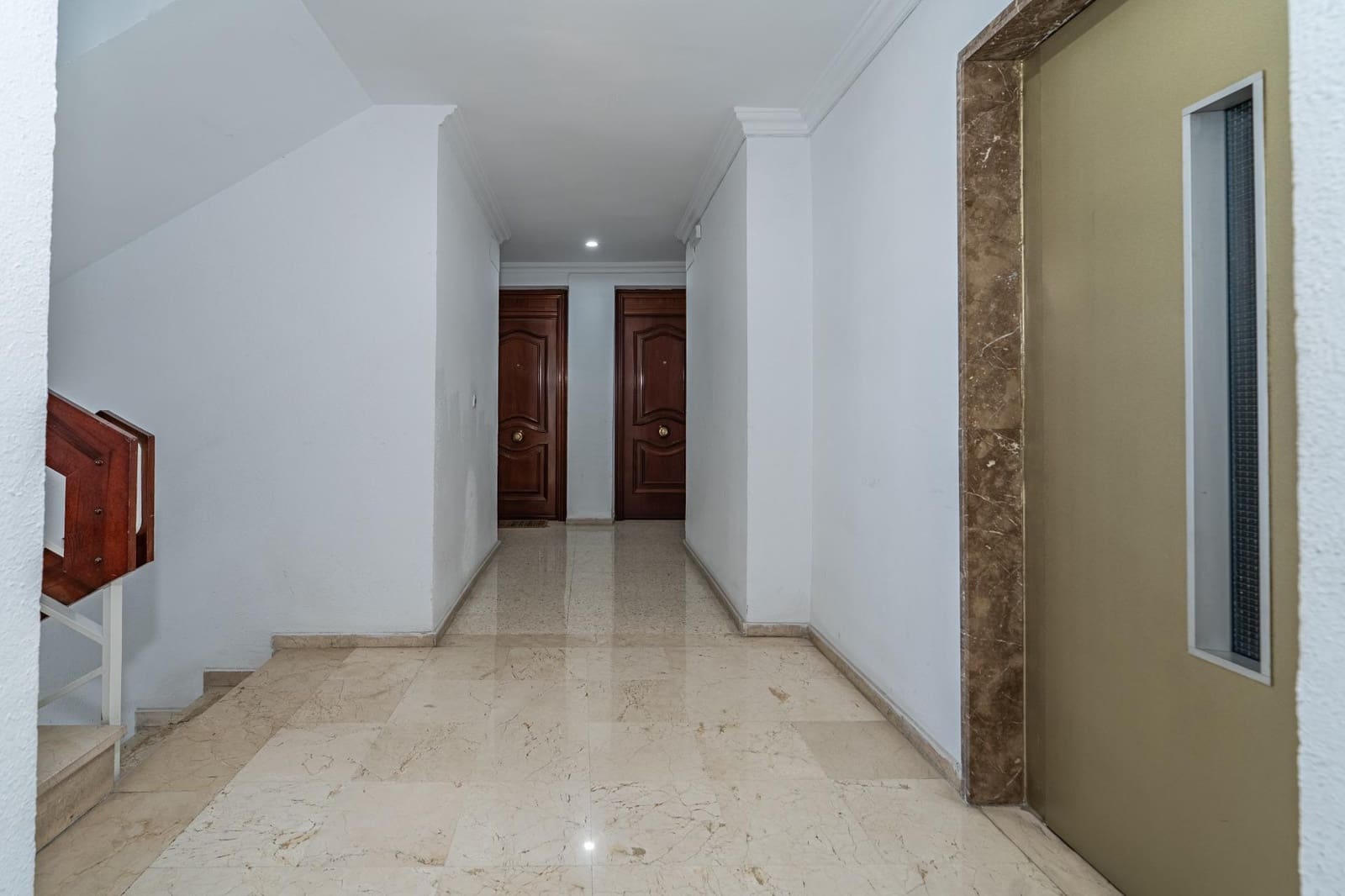 2 bedroom Flat for rent in Seville city with garage - € 1,500 (Ref: 9977418)