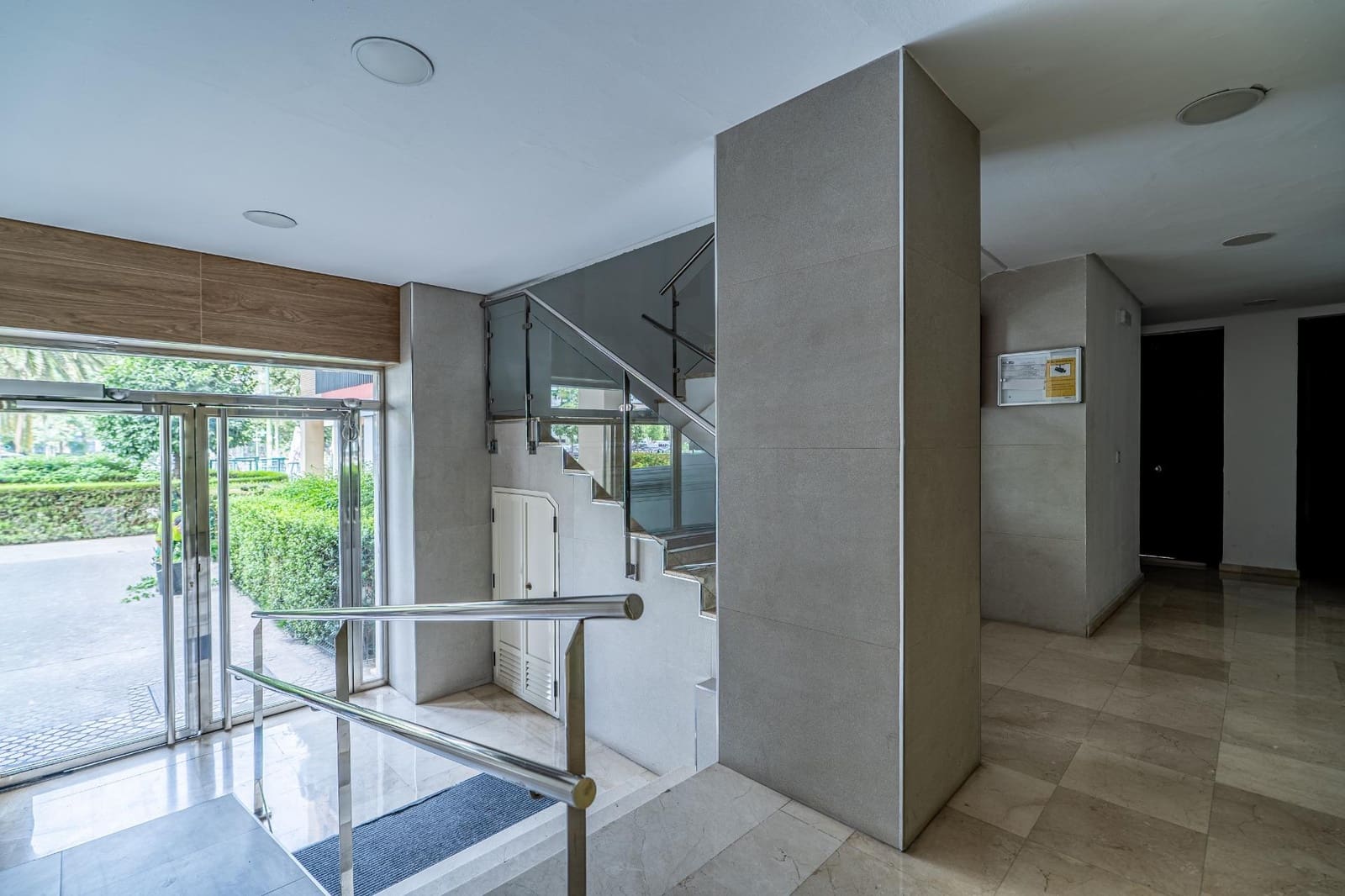 2 bedroom Flat for rent in Seville city with garage - € 1,500 (Ref: 9977418)
