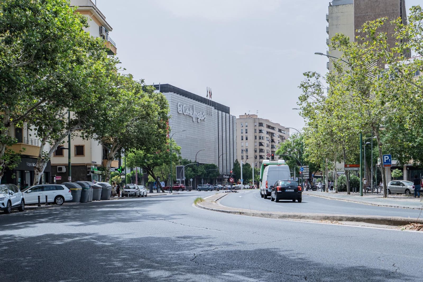 2 bedroom Flat for rent in Seville city with garage - € 1,500 (Ref: 9977418)
