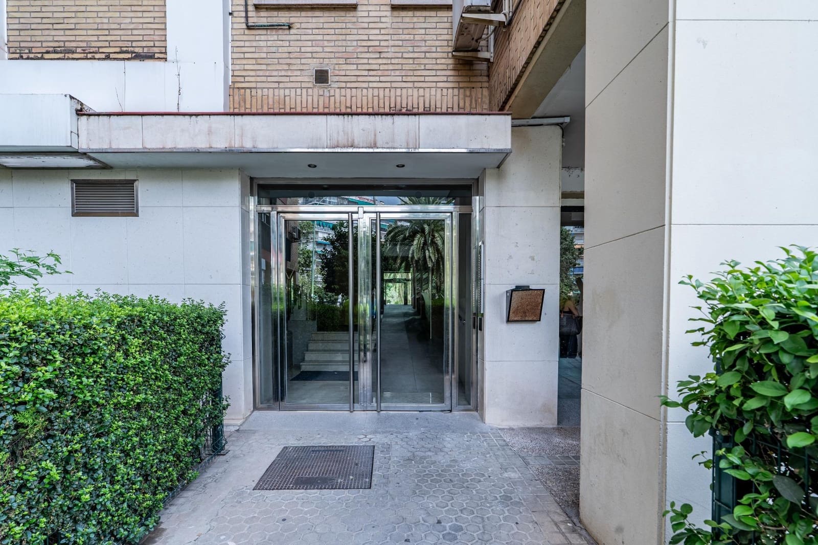 2 bedroom Flat for rent in Seville city with garage - € 1,500 (Ref: 9977418)