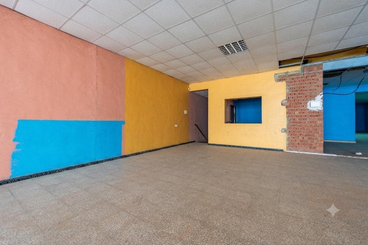 Erhverv til salg i Pilas med garage - € 170.000 (Ref: 9985067)