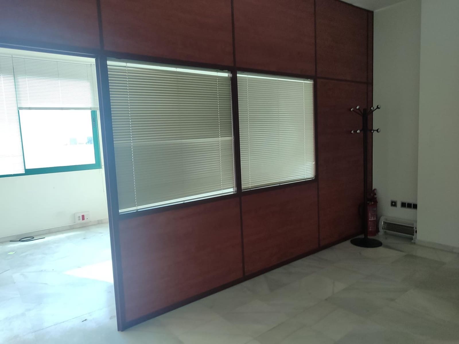 Bureau de 2 chambres à louer à Seville ville - 425 € (Ref: 9986953)