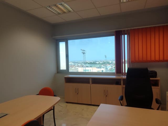 Escritório para arrendar em Tomares com garagem - 400 € (Ref: 9986954)