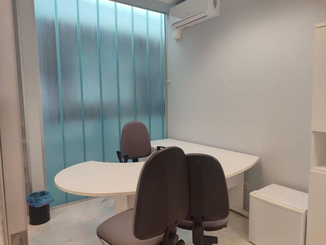 Escritório para arrendar em Tomares com garagem - 400 € (Ref: 9986954)