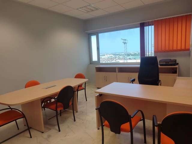 Escritório para arrendar em Tomares com garagem - 400 € (Ref: 9986954)