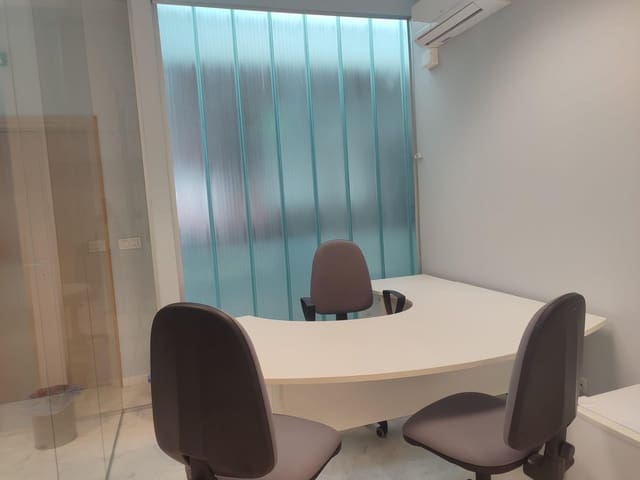 Escritório para arrendar em Tomares com garagem - 400 € (Ref: 9986954)