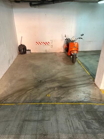 Garage til salg i Sevilla by - € 70.000 (Ref: 9986955)