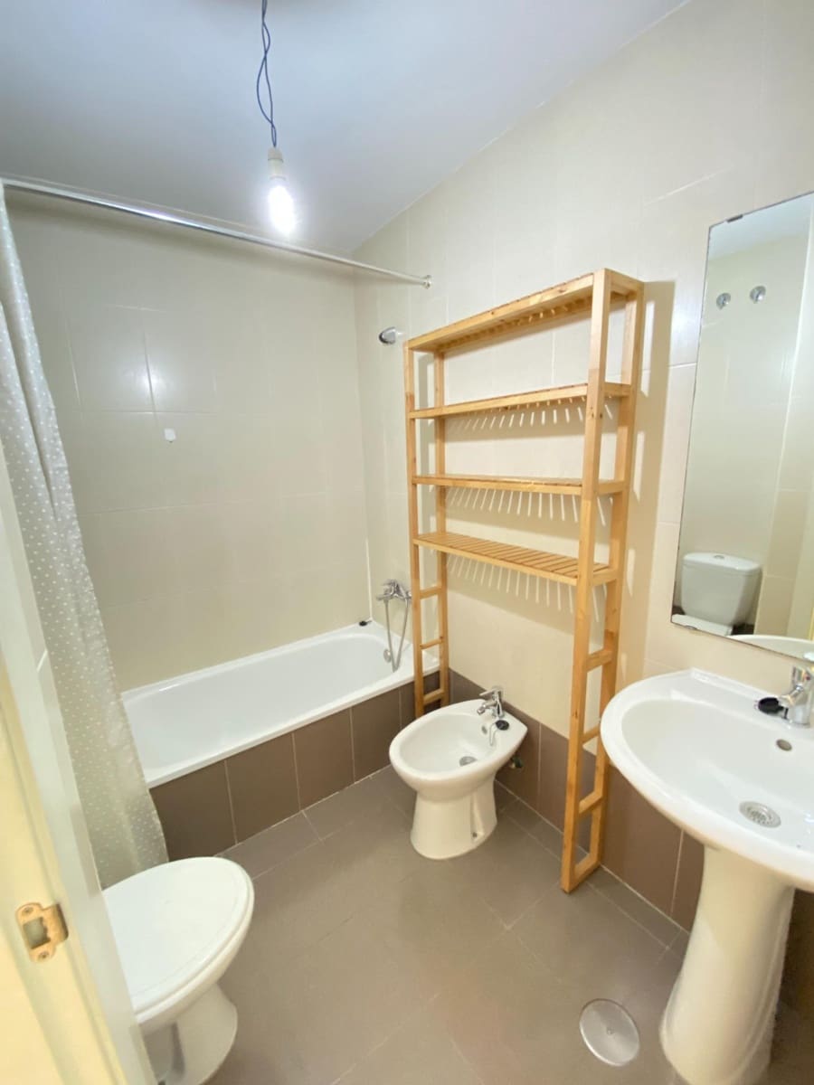 Appartement de 3 chambres à louer à Seville ville avec garage - 900 € (Ref: 9995813)