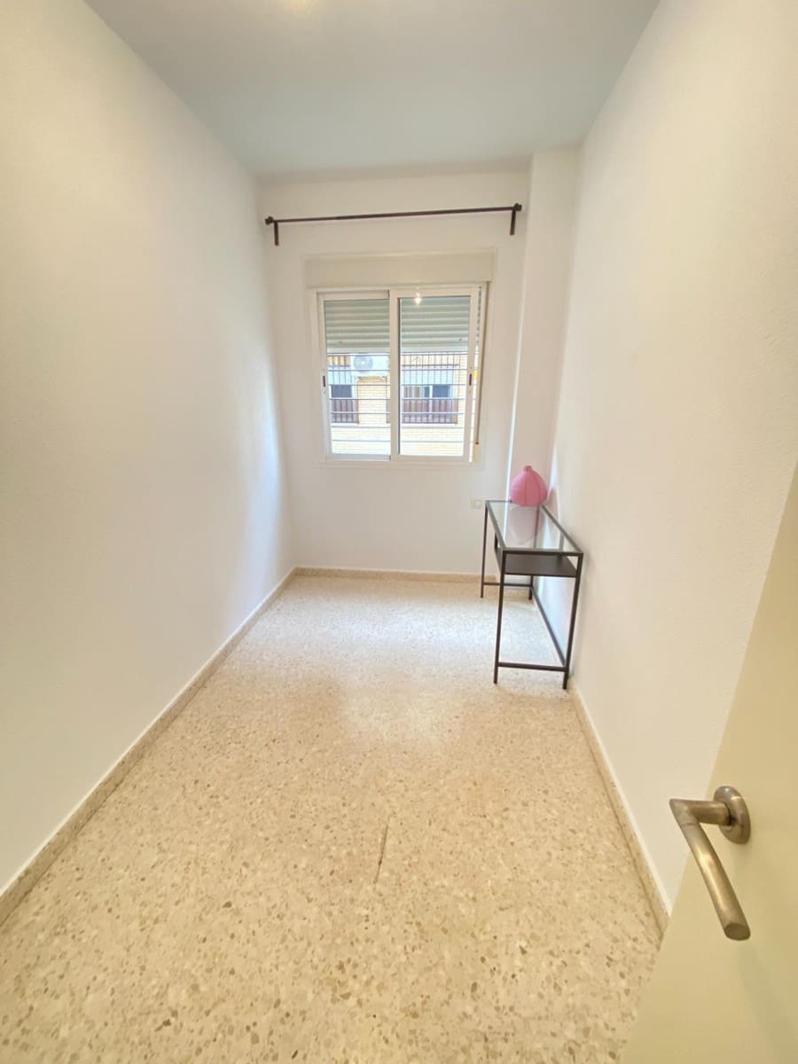 Appartement de 3 chambres à louer à Seville ville avec garage - 900 € (Ref: 9995813)